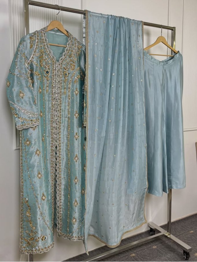 Party wear dress - Image 6